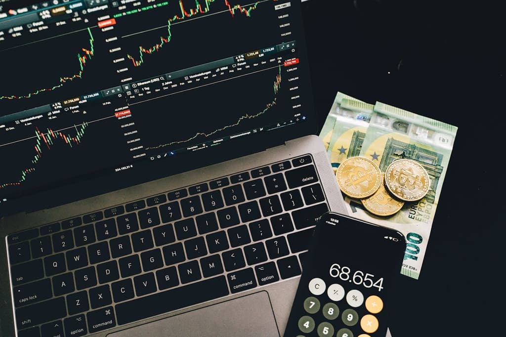 Wieloryby na Tron przesuwają 6,95 miliarda dolarów USDT w jeden dzień